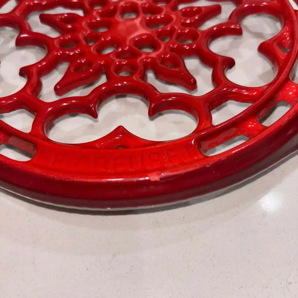 Le Creuset Enameled Cast Iron Deluxe Round Trivet in Cerise (Cherry Red) 8”